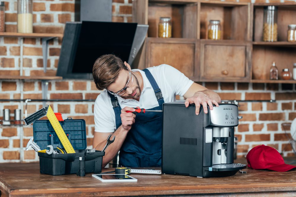 Reparatur und Wartung eines Kaffeeautomaten